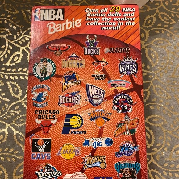 1998 NIB NBA Houston Rockets Barbie - Picture 3 of 4